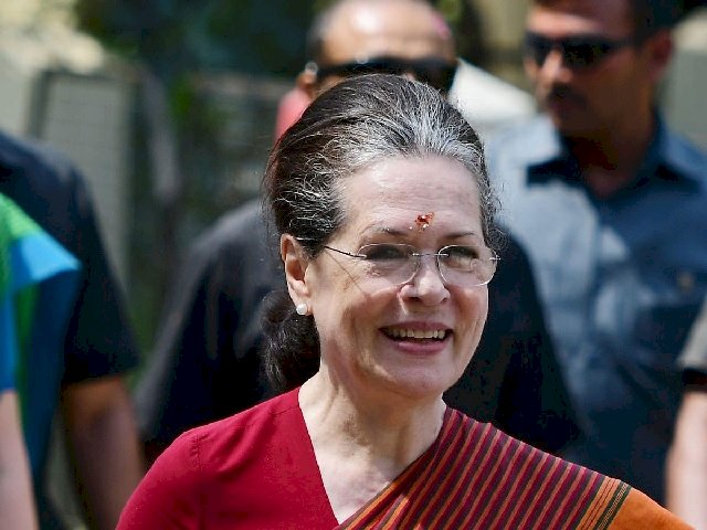 सोनिया गांधी भी एक उग्रवादी संगठन के निशाने पर थी और सुरक्षा व्यवस्था में  अगर कहीं चूक हुई होती तो शायद कोई बड़ी अनहोनी हो जाती.