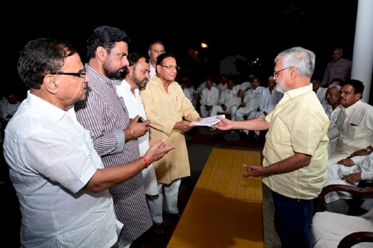 छह MLA ने सौंप दिए थे 81 विधायकों के इस्तीफे, कांग्रेस आलाकमान को दिखा दिया था ठेंगा