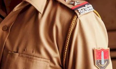 पुलिस कर्मियों के परिवार वालों और समर्थकों ने कहा इनका वेतन बढ़ाओ