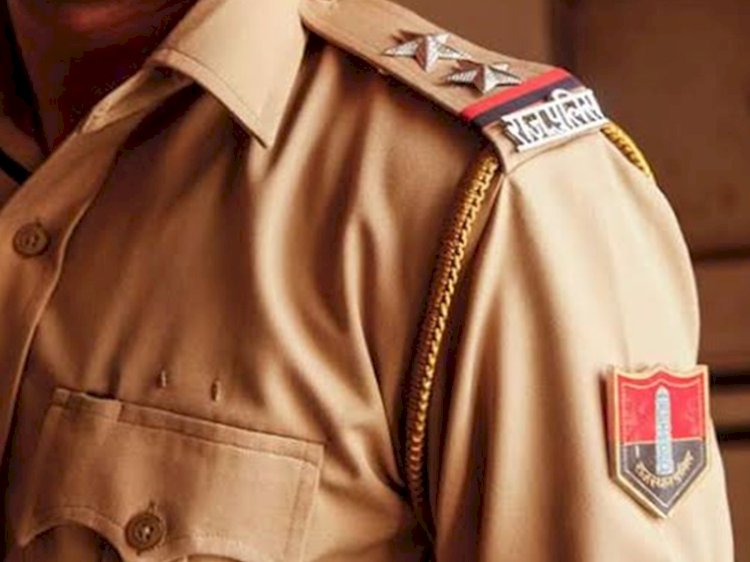 पुलिस कर्मियों के परिवार वालों और समर्थकों ने कहा इनका वेतन बढ़ाओ