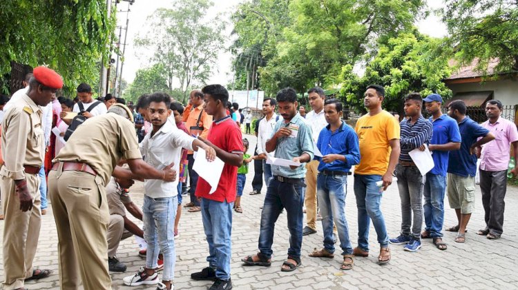 जोधपुर से पुलिस ने कुछ संदिग्ध छात्रों को पकड़ा है, देर शाम राजस्थान पुलिस ने अपनी ट्वीटर हैंडल से कहा अफवाह है पेपर लीक की बात