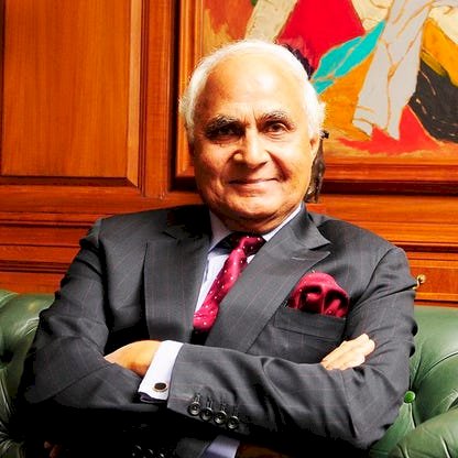 91 साल की उम्र में DLF चेयरमैन मोहब्बत की नजरों में गिरफ्तार हो गए है