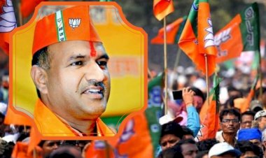 प्रदेशाध्यक्ष सीपी जोशी पर लोगों ने उतारा गुस्सा, पोस्टर फाड़े, पुतला जलाया 