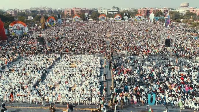 भीड़ जुटाने के लिए जयपुर को एक सभा स्थल भी चाहिए 