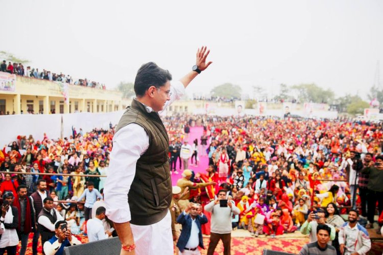 सचिन पायलट के लिए उमड़ी भीड़ क्या कहती है, रंधावा जयपुर में लेकिन पायलट जनता के बीच