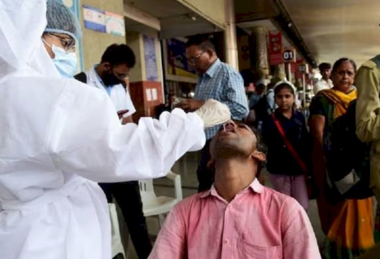 पिछले 24 घंटे में घटे कोरोना संक्रमित, सामने आए 6 हजार से कम केस, लेकिन....