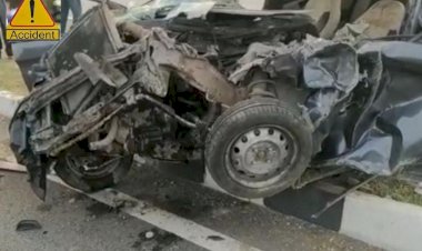 चलती कार का टायर फटा, ट्रेलर से जा भिड़ी, अंदर फंसे 4 लोगों की दर्दनाक मौत