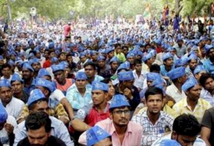 जयपुर के मानसरोवर में जुट रही भारी भीड़, लग रहे ’जय भीम’ के नारे