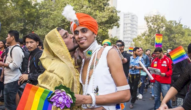 समलैंगिक विवाह मामले में सुप्रीम कोर्ट के फैसले पर केंद्र ने जताई आपत्ति, कहा- संसद उपयुक्त मंच है कोर्ट नहीं