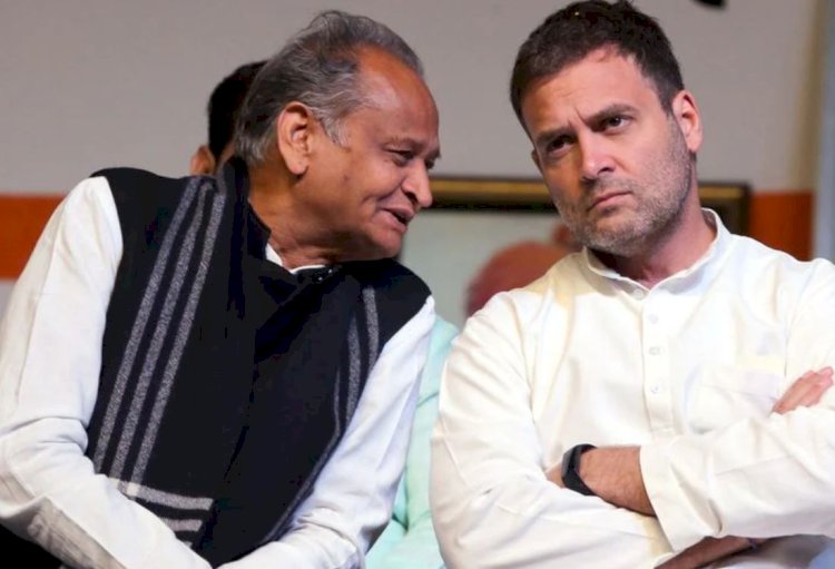 राजस्थान में जोड़-तोड़ का दांव शुरू, दिल्ली पहुंचे सीएम गहलोत और डोटासरा