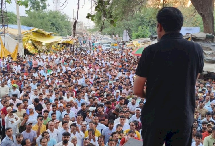 काले कपड़े पहन दौड़ रहे विधायक बलजीत यादव ने महिलाओं को देख बदला मार्ग
