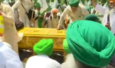 धरना प्रदर्शन में शामिल होते ही पुलिस से दंगल, बैरिकेड्स तोड़े, मोदी विरोधी नारेबाजी