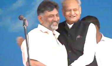 सिद्धारमैया ने ली मुख्यमंत्री पद की शपथ, सीएम गहलोत ने शिवकुमार को लगाया गले