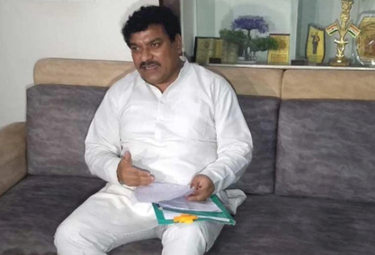 कांग्रेस में सियासी जंग के बीच विधायक वेदप्रकाश सोलंकी पर FIR दर्ज