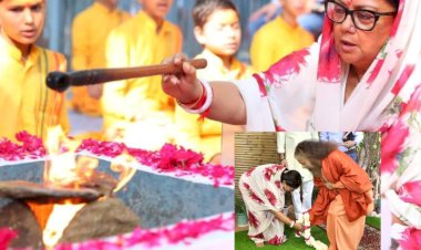 वसुंधरा राजे पहुंची देवभूमि, हवन में दी आहुति, साधु-संतों से लिया आशीर्वाद