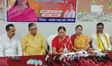 राजे ने गिरिडीह में किया जनसभा को संबोधित, पीएम मोदी को आता है असंभव को भी संभव करना