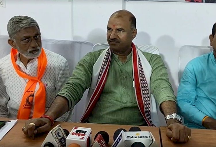'मुख्यमंत्री का दुष्कर्म आरोपी को बचाने का क्या है राज, क्या उससे रिश्ता है खास'