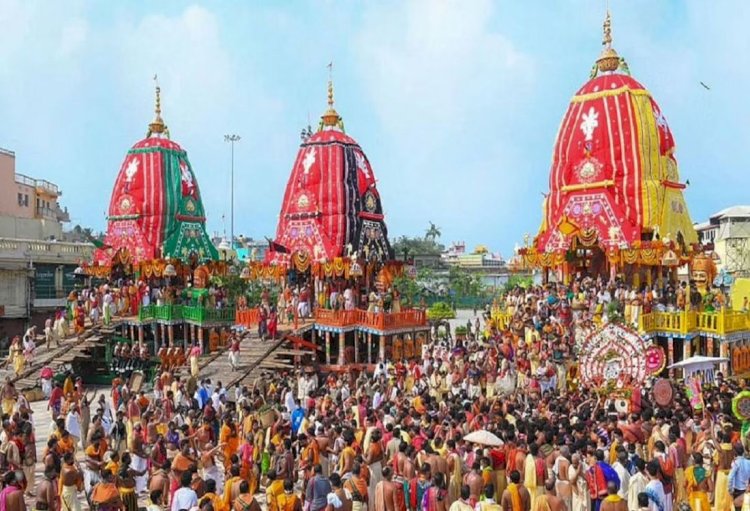 रथ में सवार होकर अपनी मौसी के घर चले तीनों बहन-भाई,  रथ के निर्माण में नहीं होता कील-धातु का प्रयोग