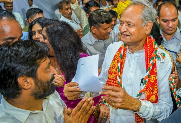 8 लाख से कम आय वालों के लिए चिरंजीवी स्वास्थ्य बीमा योजना मुफ्त, MLA इंद्राज गुर्जर की CM गहलोत से मांग MBC वर्ग को भी करे शामिल