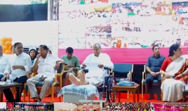 सीएम गहलोत के दोनों पैरों में चोट, व्हील चेयर पर पहुंचे, बटन दबाकर दी राहत, लोगों के खातों में पहुंची धनराशि