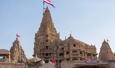 नहीं चलेगी स्कर्ट, कटी-फटी जींस, कहा- मंदिर दर्शन की जगह है, खुद की प्रदर्शनी की नहीं