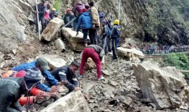 गौरीकुंड में टूटा पहाड़, 3 लोगों की मौत, 17 लापता, इनमें एक राजस्थान का निवासी भी