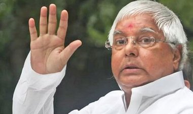 पीएम मोदी बोले- अगले साल फिर फहराऊंगा तिरंगा, लालू यादव बोले- नहीं फहरा पाएंगे