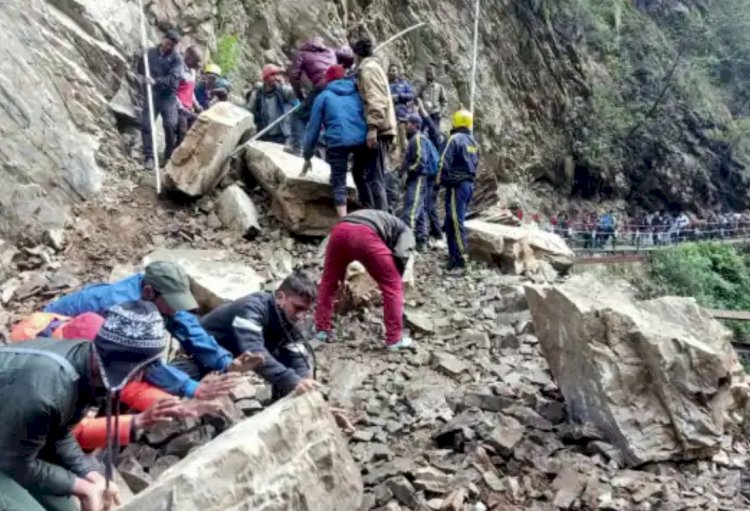 गौरीकुंड में टूटा पहाड़, 3 लोगों की मौत, 17 लापता, इनमें एक राजस्थान का निवासी भी
