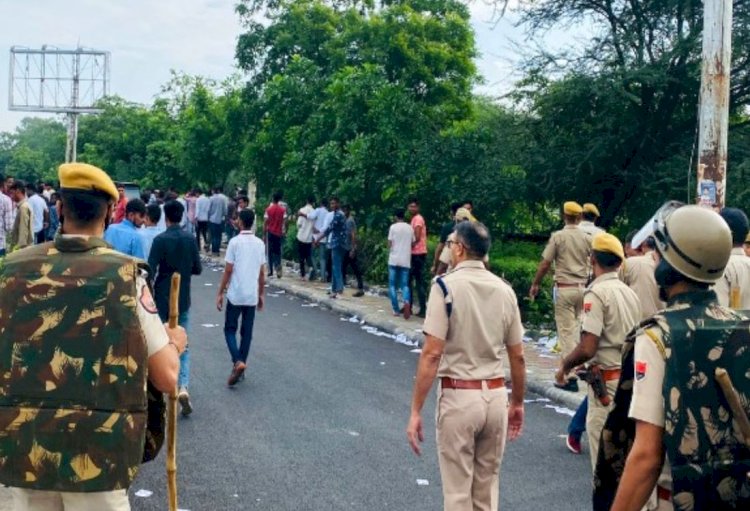 विरोध-प्रदर्शन को लेकर कई छात्र नेता हिरासत में, गाड़ियां जब्त, छात्रसंघ चुनाव रोक के बाद हंगामा
