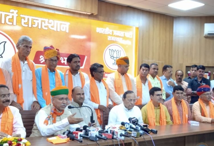 कांग्रेस छोड़ कई नेता और अधिकारी भाजपा में शामिल