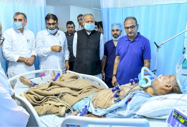 ब्रेन हेमरेज के बाद अस्पताल में भर्ती, सीएम गहलोत पहुंचे मिलने 