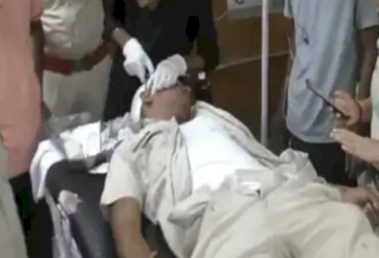 दौसा में रात के अंधेरे में गश्त कर रही पुलिस वैन को उड़ा गया कोई, 4 पुलिसकर्मी घायल
