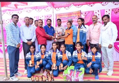 म्हारी छोरियां छोरों से कम हे के..., झाक गांव की बेटियां बढ़ रहीं आगे