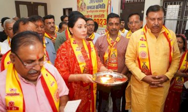 नवरात्र पर पूजा अर्चना के बाद दीया कुमारी के चुनावी अभियान की शुरूआत, विरोधी करते रह गए प्रदर्शन