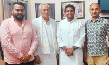 राजस्थान जाट महासभा के अध्यक्ष राजाराम मील के साथ लंबी राजनीतिक चर्चा