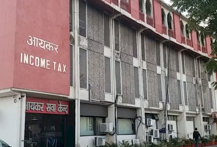 अब इनकम टैक्स की बजरी कारोबारी के ठिकानों पर ताबड़तोड़ छापेमारी