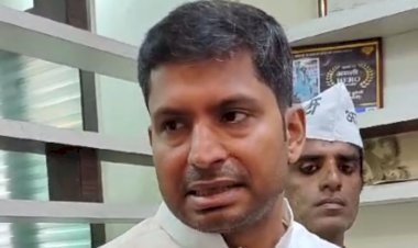 हवामहल से ’आप’ प्रत्याशी पप्पू कुरैशी ने भरा नामांकन, नाचते-गाते पहुंचा भारी हुजूम