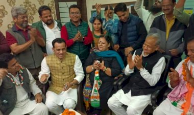 वोटिंग से पहले फिर जादुई छड़ी घुमा गए सीएम अशोक गहलोत, ’आप’ प्रत्याशी को मिला लिया कांग्रेस में