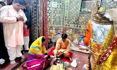 बजरंग बली के ढोक लगाकर दिया वोट, बोलीं- अंडर करंट तो है लेकिन, भाजपा के पक्ष में
