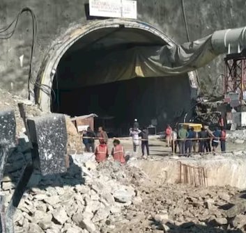 यमुनोत्री में निर्माणाधीन सुरंग धंसी, चालीस मजदूरों के दबे होने की खबर, बचाव कार्य जारी