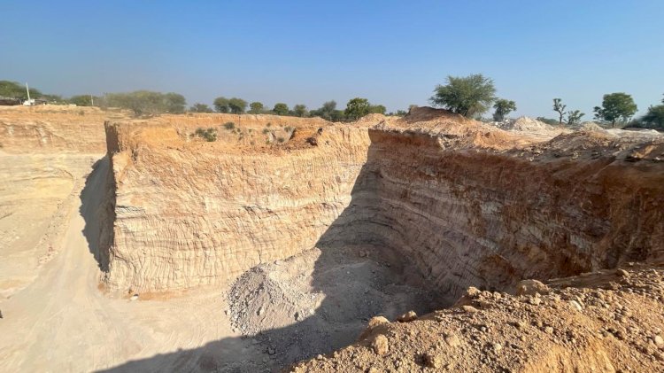 भीलवाड़ा वृत में गारनेट और कुशलगढ़ में मेसेनरी स्टोन के अवैध खनन पर बड़ी कार्यवाही