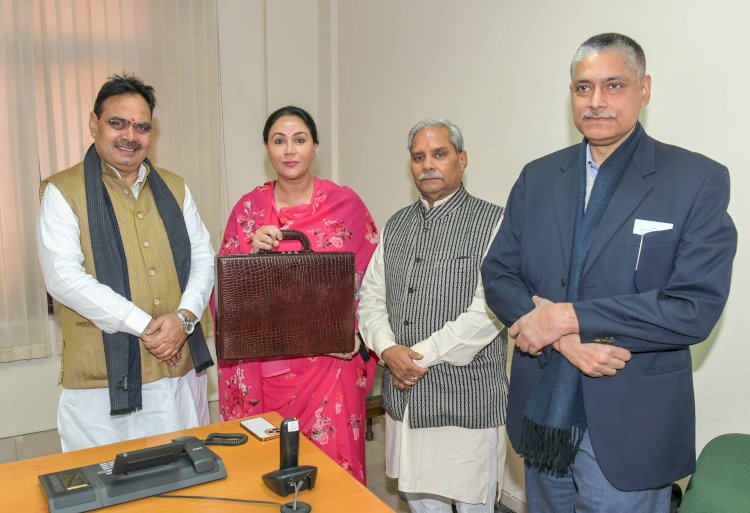मुख्यमंत्री भजनलाल शर्मा ने कहा कि जनता जनार्दन की आशाओं और आकांक्षाओं को ध्यान में रखकर हमारी सरकार ने बजट 2024-25 (लेखानुदान) प्रस्तुत किया है