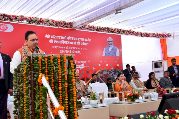 भारत की प्रगति की रेल दौड़ रही अभूतपूर्व गति से