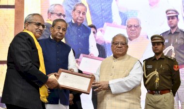 छीपा फाउंडेशन का सम्मान समारोह आयोजित राज्यपाल ने प्रतिभाओं का किया सम्मान सनातन संस्कृति और सेवा मूल्यों के लिए सब मिलकर कार्य करें