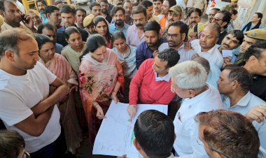 जलभराव की समस्या का इस मानसून से पहले समाधान हो, निर्माण कार्य समय पर पूरा करे