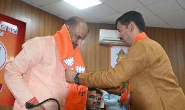 भाजपा प्रदेशाध्यक्ष सीपी जोशी के कार्यकाल का 1 वर्ष होने पर भाजपा प्रदेश कार्यालय में आतिशबाजी, पुष्पवर्षा और ढोल नगाड़ों के साथ हुआ भव्य स्वागत