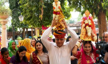 राजस्थान दिवस के उपलक्ष पर  नई दिल्ली के बीकानेर हाउस में निकाली गणगौर की सवारी