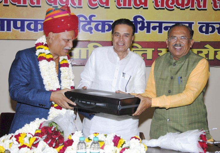 विधानसभा के उप सचिव  मदन गोपाल पारीक सेवानिवृत