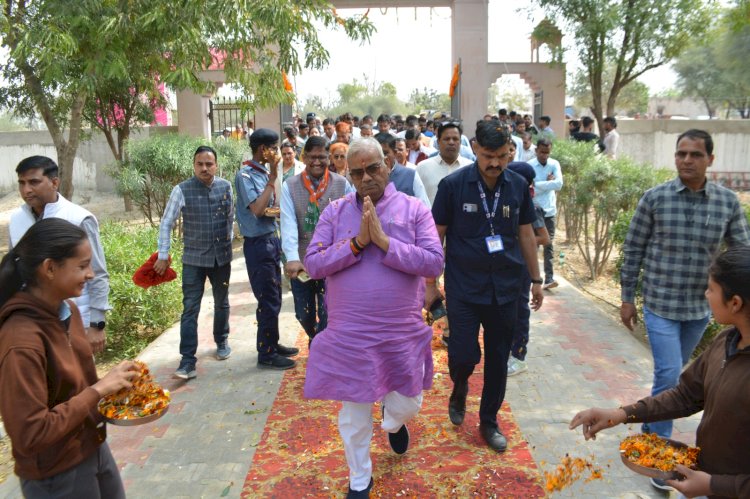 अध्यापक विद्यालय समय के दौरान धार्मिक कार्यों का बहाना बनाकर स्कूल नहीं छोड़ सकेंगे