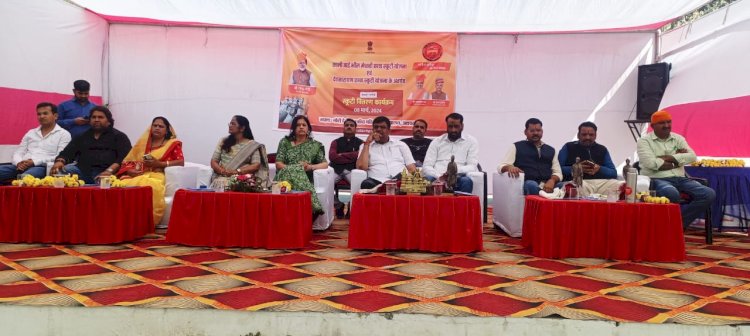 वन एवं पर्यावरण मंत्री ने की कालीबाई भील मेधावी एवं देवनारायण छात्रा स्कूटी योजना के तहत 294 छात्राओं को स्कूटी वितरित— स्कूटी की चाबी मिलने पर बेटियों के खिले चेहरे